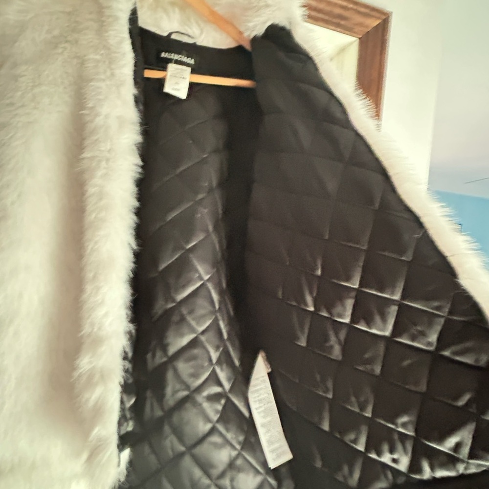 BALENCIAGA FAUX FUR PARKA SIZE 40/ LARGE. NEW W/TAGS, LARGE BB GRAFFITI ON BACK - Picture 4 of 9